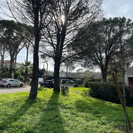 Large 2 - Garden, Pool & Tennis Apartment