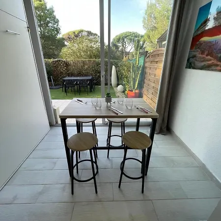 Large 2 - Garden, Pool & Tennis Apartment